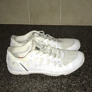 Cheerleading shoes (with shoe carrier)